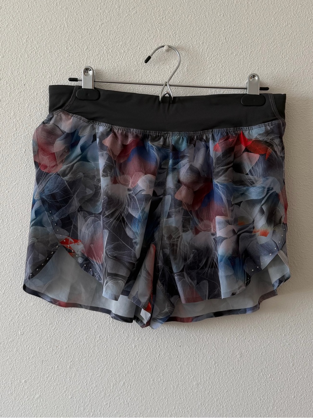 Fast and free lululemon shorts